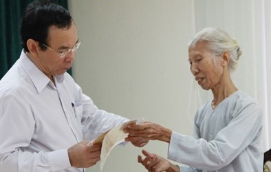 Bộ trưởng tiếp dân khiếu nại cả buổi trưa